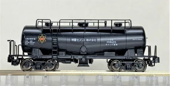 ED19＋タキ10600セメント輸送列車（明星セメント）が入線です。KATO 10