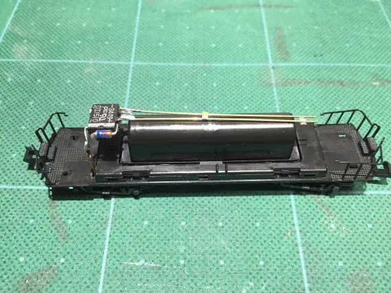 スハ32系 中央線普通列車を弄る。その4 マヌ34 室内灯装備 KATO 10