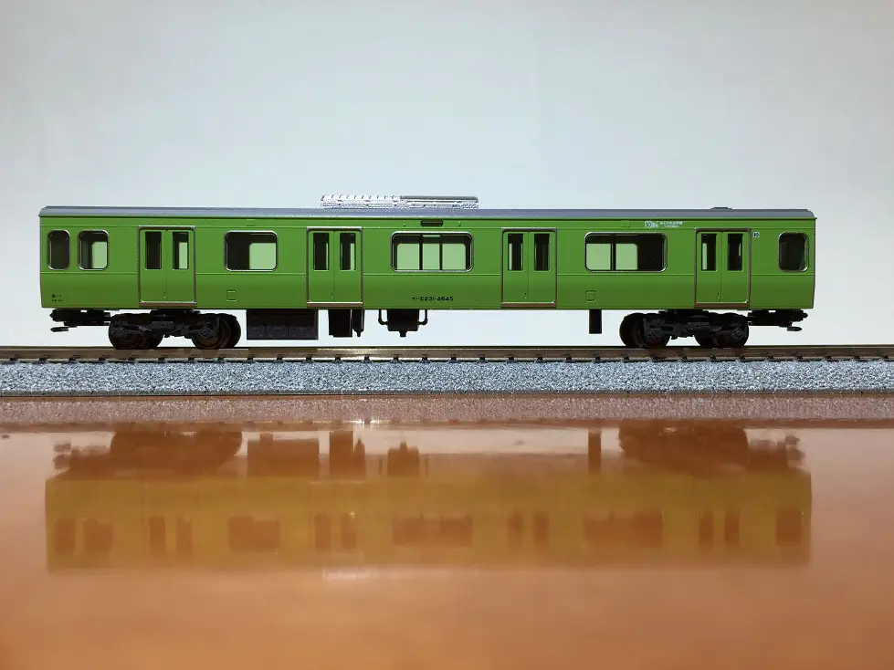 E231系500番台「みどりの山手線ラッピングトレイン」入線。KATO 10-933