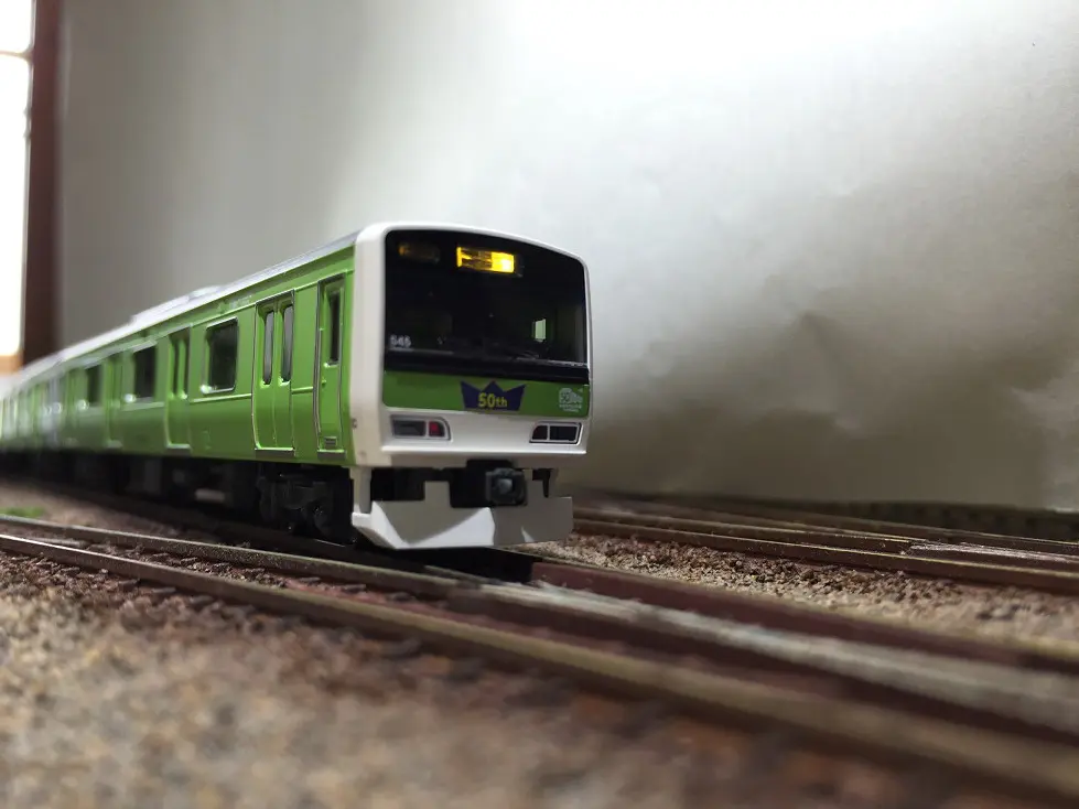 E231系500番台「みどりの山手線ラッピングトレイン」入線。KATO 10-933