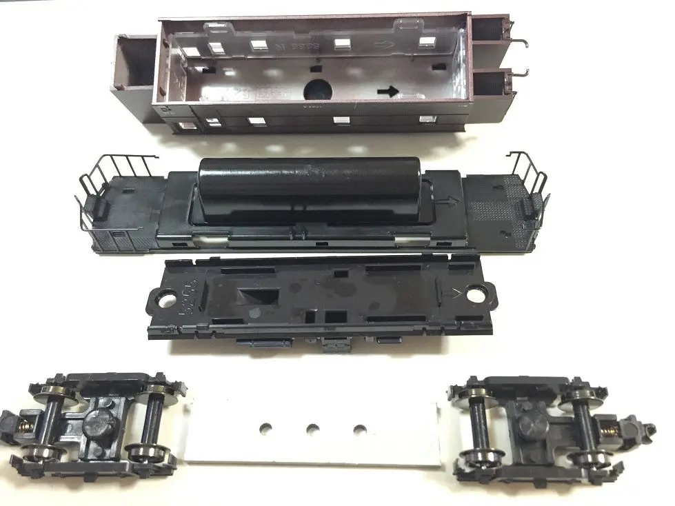 スハ32系 中央線普通列車を弄る。その3 マヌ34 室内灯装備 KATO 10