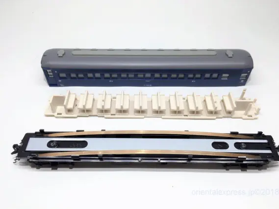 寝台急行「音戸」8両基本セット が入線です。KATO 10-1348 特別企画品