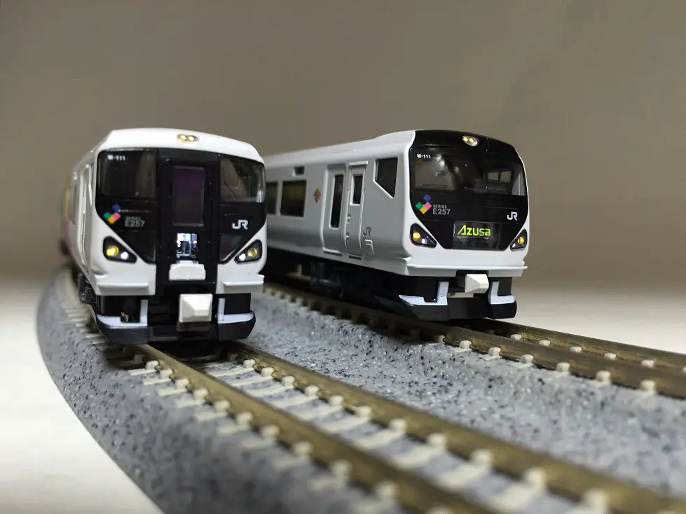 室内灯付き KATO 10-433 10-434 E257系 あずさ ・ かいじ E257系あずさ・かいじを弄る。その1 ライト加工 KATO 10-433