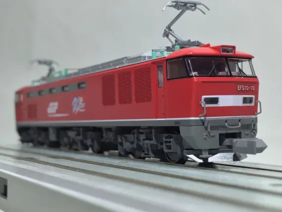 EF510 赤い彗星もといレッドサンダーが入線しました。KATO 3059