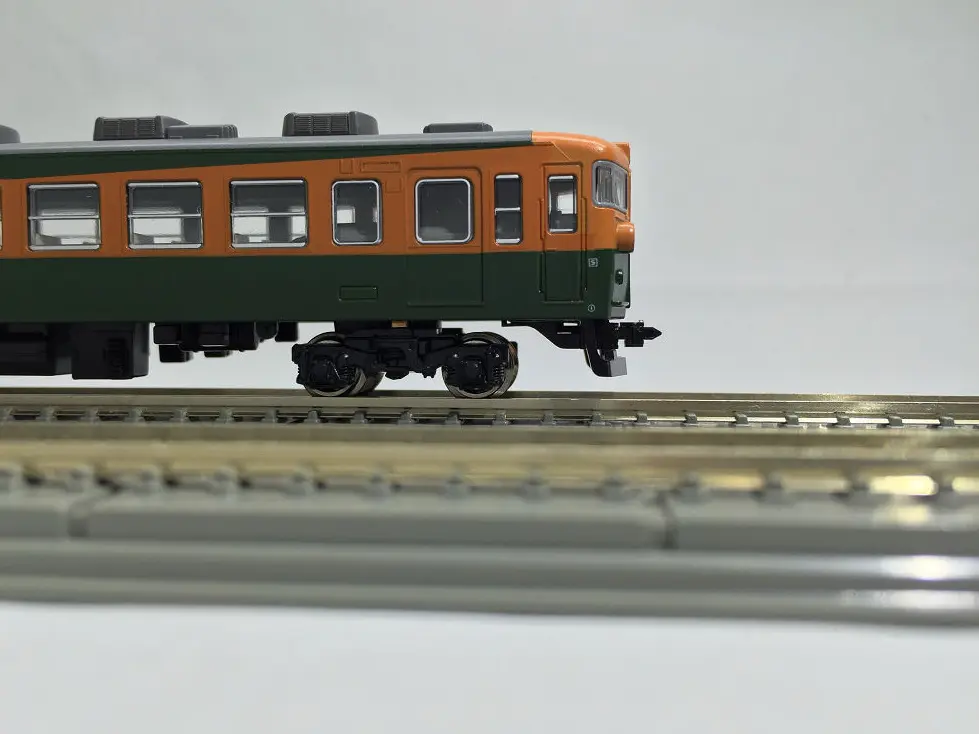 KATO「伊那」「こまがね」のクハ165を銀河モデルのパーツで試にTN化