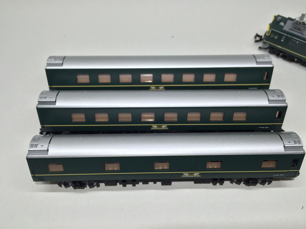 24系客車（特別なトワイライトエクスプレス）入線です。 TOMIX 98955