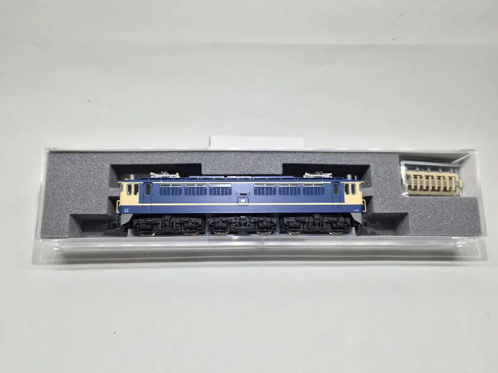 EF65 1000 後期形が入線です。KATO 3061-1 | NGaugeJP - 横濱模型