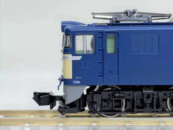 鉄道模型 TOMIX 7129 EF60 19 EF60 19号機 復活国鉄色・Bが入線です。TOMIX 7129 ｜ 製品情報｜製品