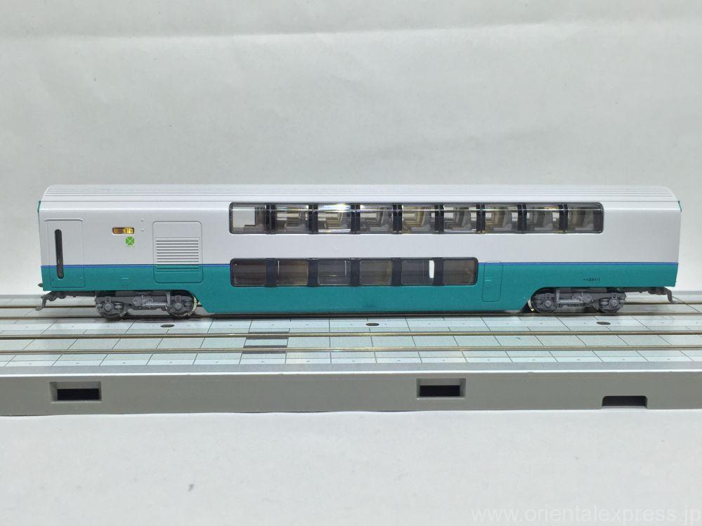 251系 スーパービュー踊り子 新塗装 入線です。KATO 10-474/475