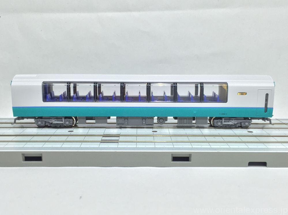 251系 スーパービュー踊り子 新塗装 入線です。KATO 10-474/475