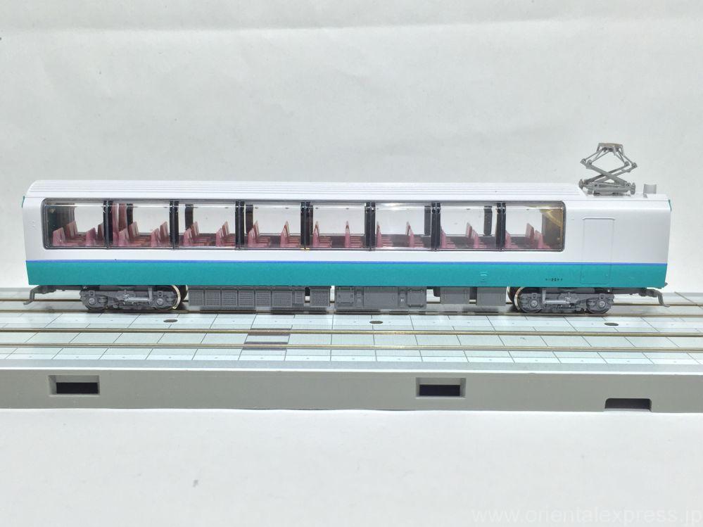 251系 スーパービュー踊り子 新塗装 入線です。KATO 10-474/475