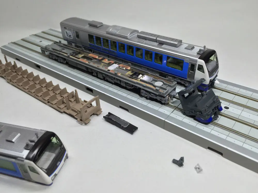 HB-E300系「リゾートしらかみ」（青池編成）入線です。KATO 10-1367 4