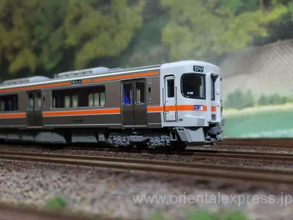 キハ58系 急行形気動車（新潟色）入線です。KATO 10-357