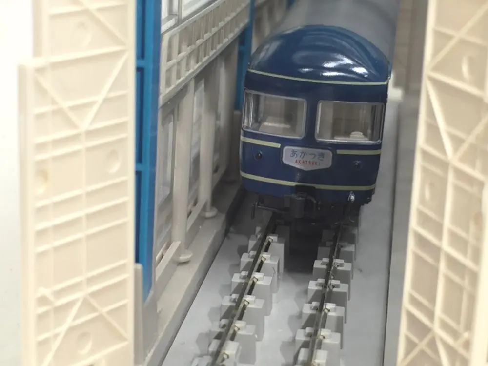 開放ピット線路を試しに電車庫へ KATO 20-016 | NGaugeJP - 横濱模型