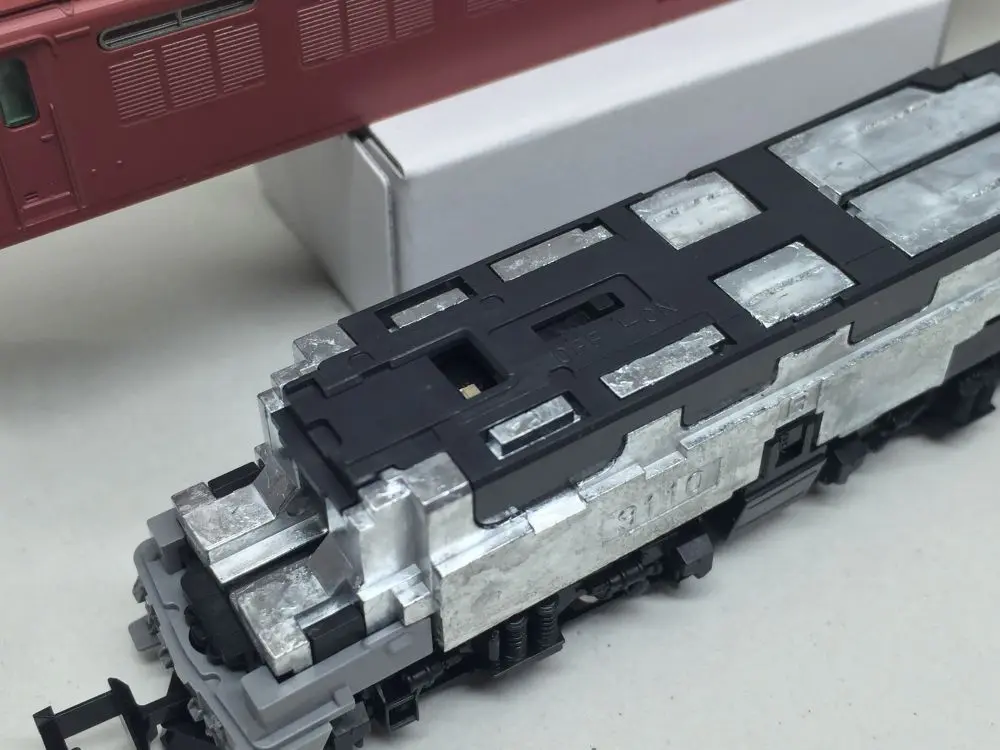EF81 長岡運転所 ローズ・ひさし付 入線です。 TOMIX 9149 | NGaugeJP