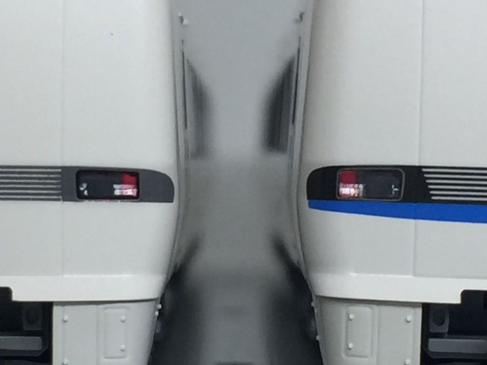 クモハ683のヘッドライトのカバー クモハ683のヘッドライトのカバー