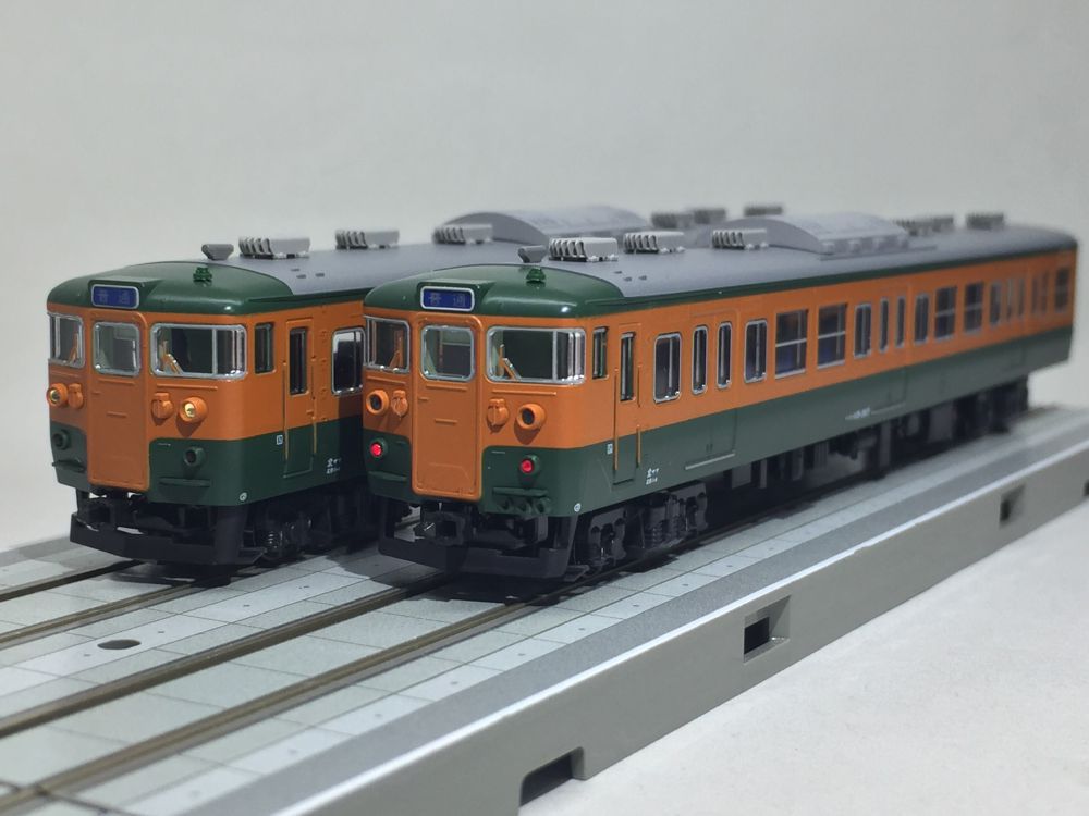 115系300番台湘南色とクモニ83-804長岡運転所 入線です。KATO 10-1408