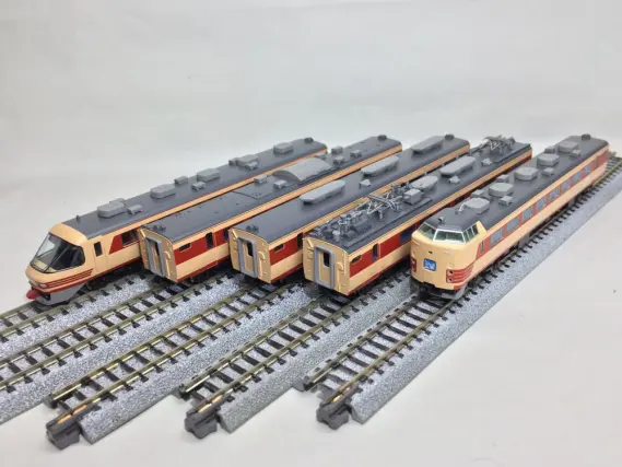 485系いかがですか？クロ481-2000入り 485系特急「雷鳥」入線です