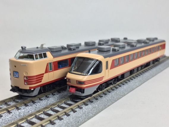 485系いかがですか？クロ481-2000入り 485系特急「雷鳥」入線です