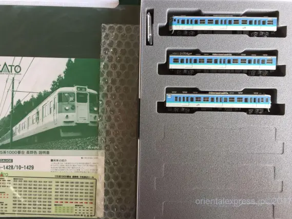 KATO最新鋭機 115系1000番台長野色入線です。KATO 10-1428 / 10-1429