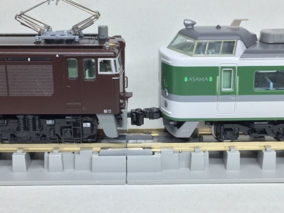 EF63が入線しました。 KATO 10-1430 EF63 2次形・3次形JR仕様（茶