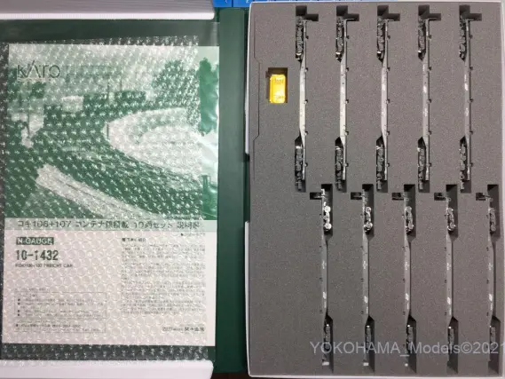 KATOの コキ106+107 コンテナ無積載 10両セットと2両増結が入線しま