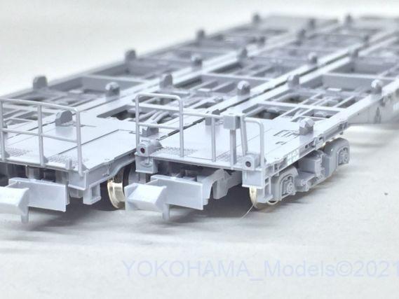 KATOの コキ106+107 コンテナ無積載 10両セットと2両増結が入線しま