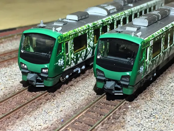 KATO リゾートしらかみ（橅） HB-E300系「リゾートしらかみ」橅編成(ブナ)の入線です！ KATO