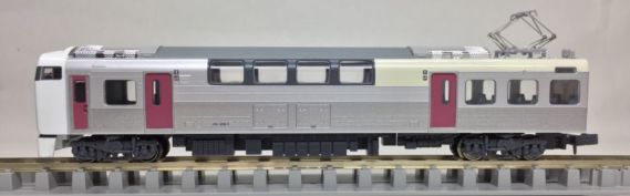 215系 1次形「湘南ライナー」が入線いたしました。 マイクロエース
