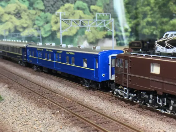 オリエントエクスプレス'88が入線。 KATO 10-516,10-562,10-1230,10