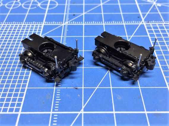 EF58 後期形小窓を弄る。172号機 KATO 3049 先台車加工 EF58 後期形小窓を弄る。172号機 KATO 3049