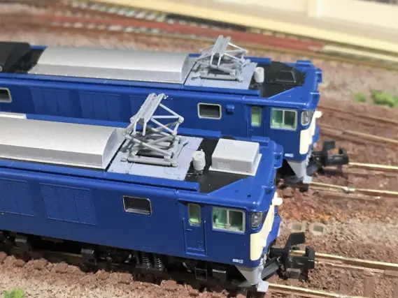 EF64 1001とEF64 1028の復活国鉄色セットが入線です。TOMIX 98990