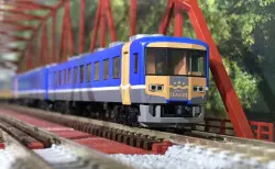 京急1000形「京急110年の歴史ギャラリー号」が入線です。 マイクロ