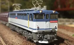 EF64 1010号機 JR貨物試験塗装が入線です。KATO 3023-2