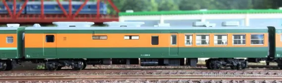 165系 急行「佐渡」が入線しました。KATO 10-1488 / 10-1489