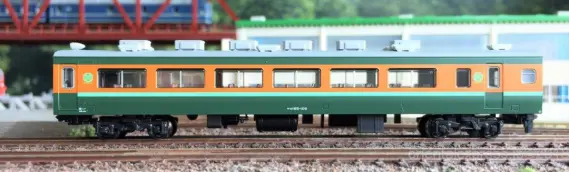 165系 急行「佐渡」が入線しました。KATO 10-1488 / 10-1489