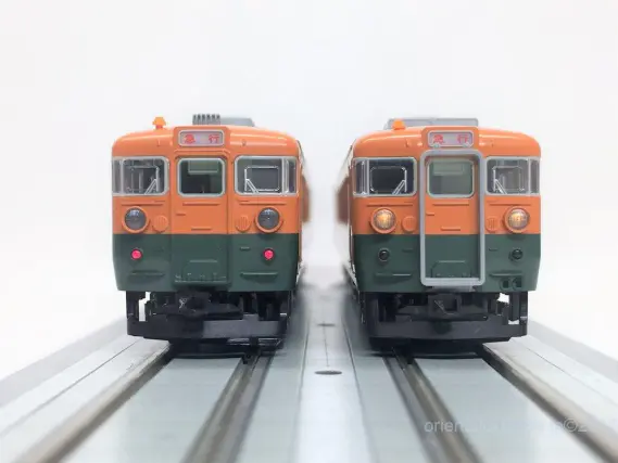 165系 急行「佐渡」が入線しました。KATO 10-1488 / 10-1489