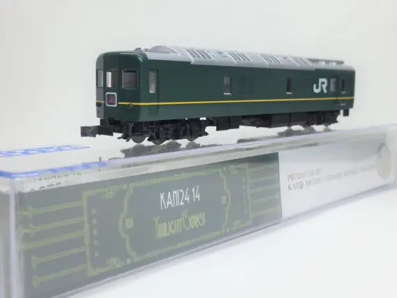 カニ24 14 トワイライトエクスプレス色が入線しました。KATO京都駅店特