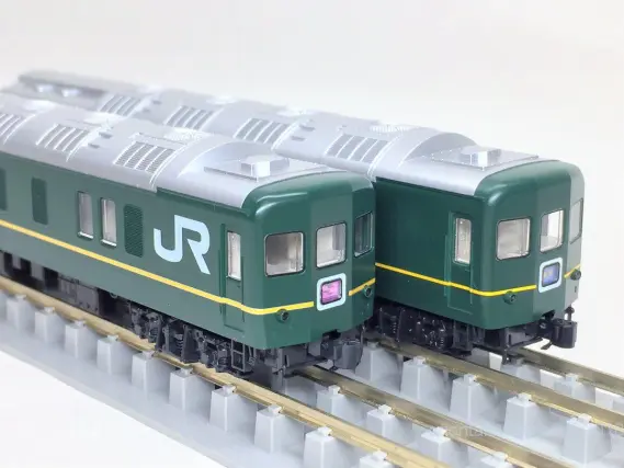 カニ24 トワイライトエクスプレスのAssyと28-224 カニ24TL愛称板（日本