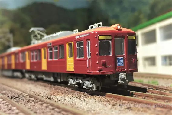 京急1000形「京急110年の歴史ギャラリー号」が入線です。 マイクロ