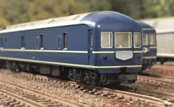 キハ58系 急行形気動車（新潟色）入線です。KATO 10-357