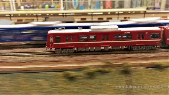 京急2000形2431編成 が入線しました。MICROACE A2379 4両編成 3扉 改良