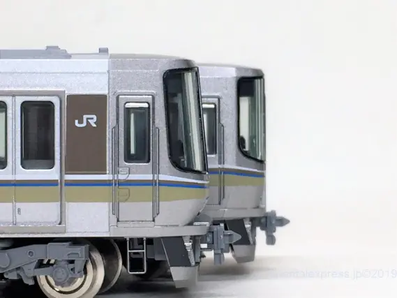 223系2000番台が入線です。TOMIX 98327 ｜ 製品情報｜製品検索｜鉄道
