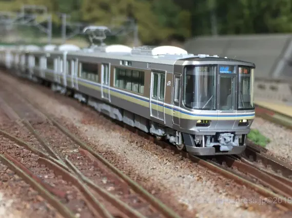 223系2000番台が入線です。TOMIX 98327 ｜ 製品情報｜製品検索｜鉄道