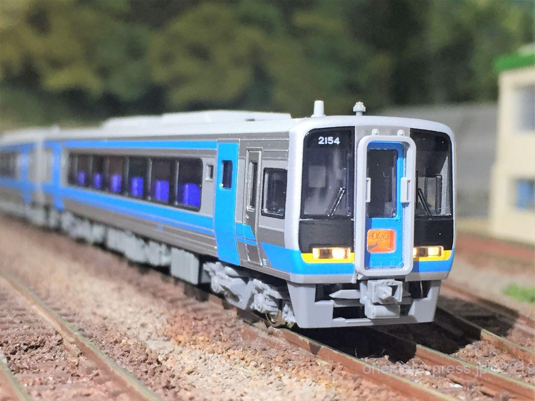 JR四国2000系3両セットが入線です。今更ですが(*´з`) KATO 10-1504