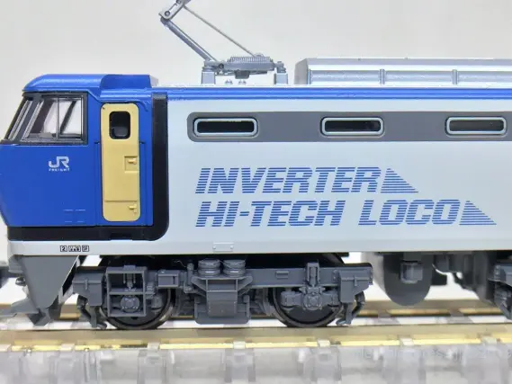 EF200 登場時塗装（2019年版）が入線です。KATO 3036-2 ｜ 製品情報