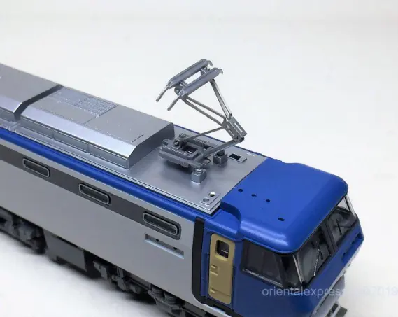 EF200 登場時塗装（2019年版）が入線です。KATO 3036-2 ｜ 製品情報