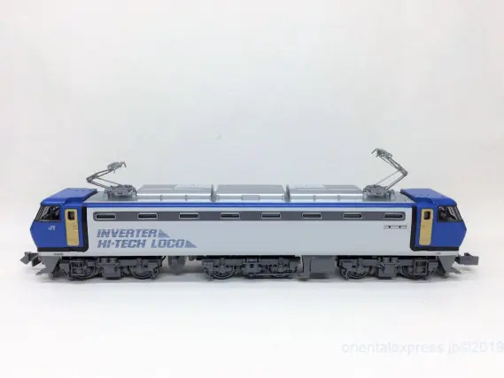 EF200 登場時塗装（2019年版）が入線です。KATO 3036-2 ｜ 製品情報