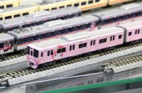 京王9000系 「サンリオキャラクターズフルラッピングトレイン