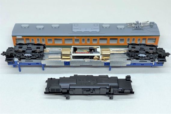113系湘南色 4両付属編成が入線しました。KATO 10-1588 ｜ 製品情報